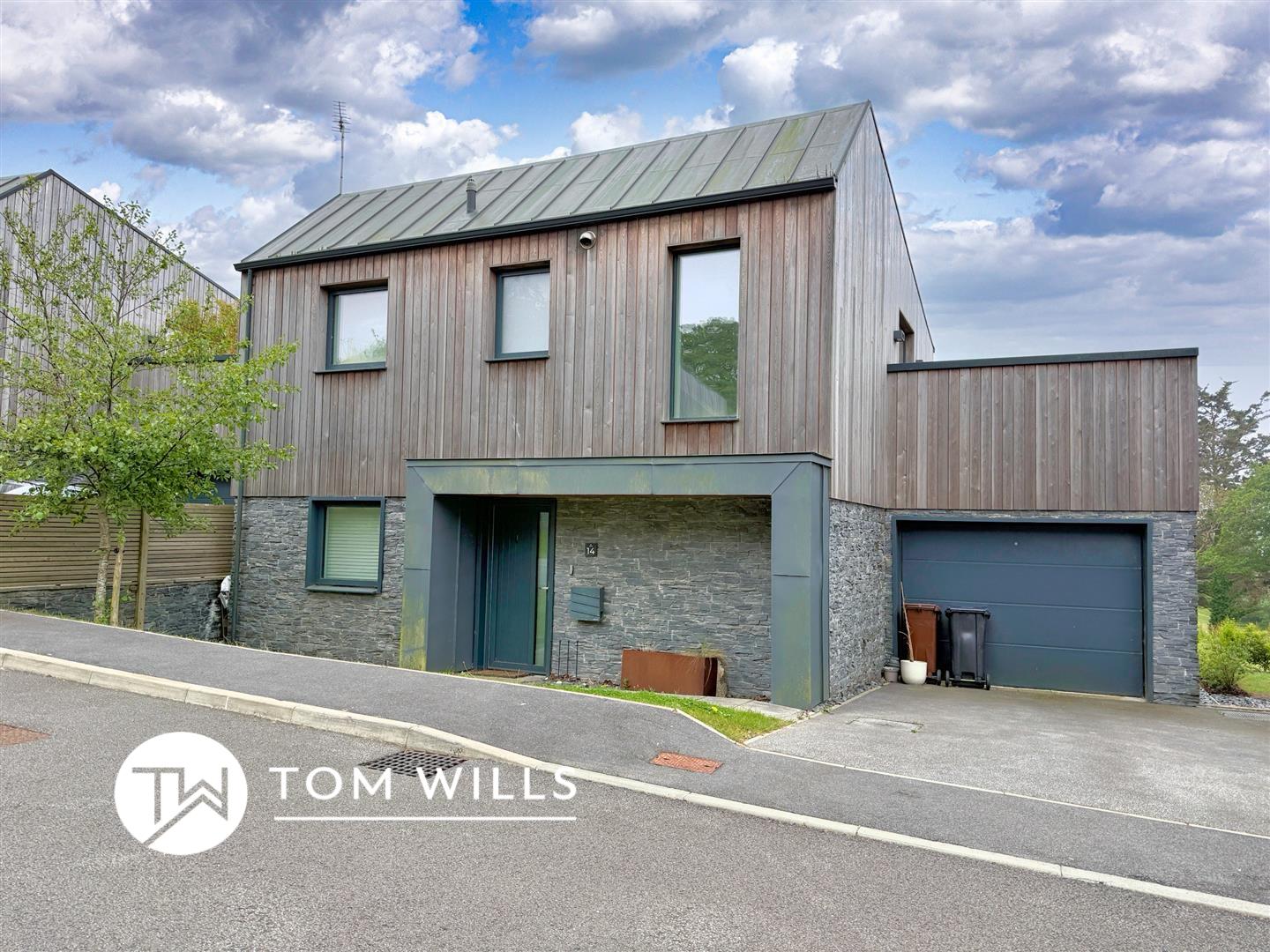 4 bed property in The Green, Falmouth